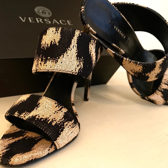 VERSACE Leopard Heeled Sandals🐆 - Picture 3 of 6